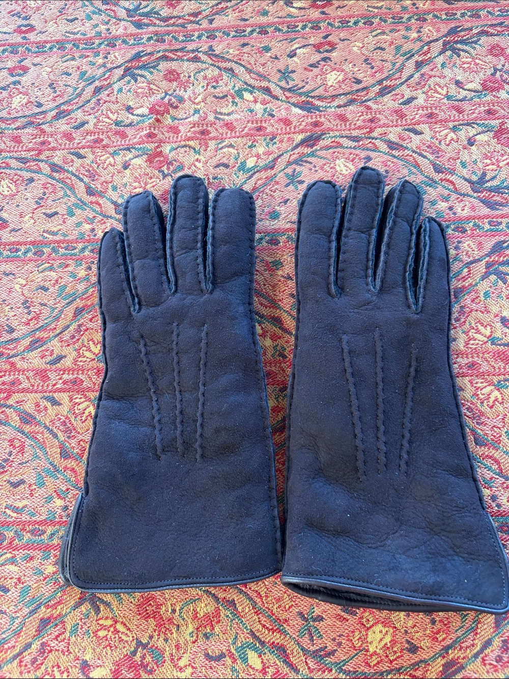 Overland Sheepskin lined women’s gloves